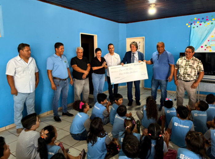 Deputado Caravina entrega emenda de R$ 50 mil para escolas de Corguinho