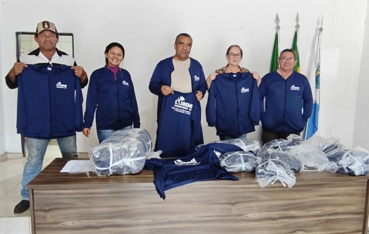 Município realiza entrega de novos uniformes para a rede de ensino